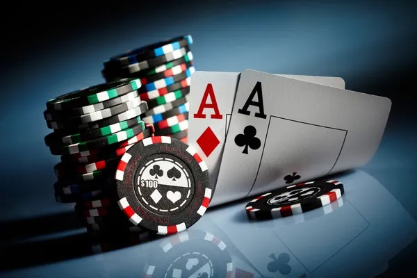 Mobile phone showing ayutogel 711 deposit interface with payment method selection